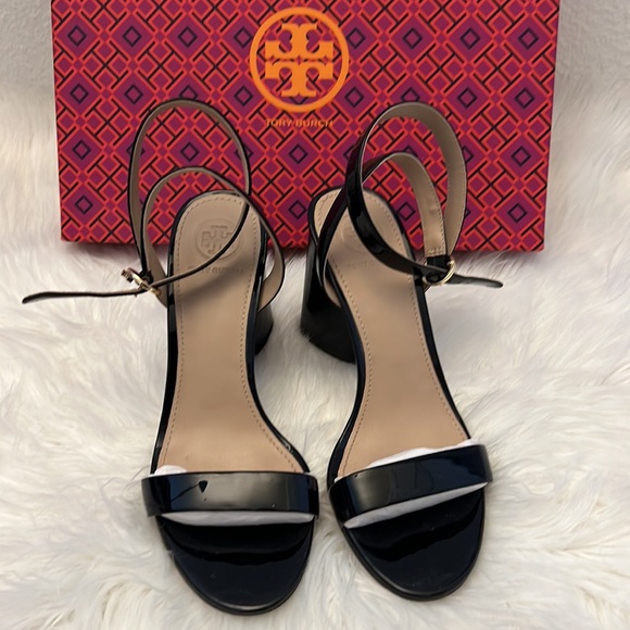 Tory Burch patent heeled sandals - Picture 4 of 5